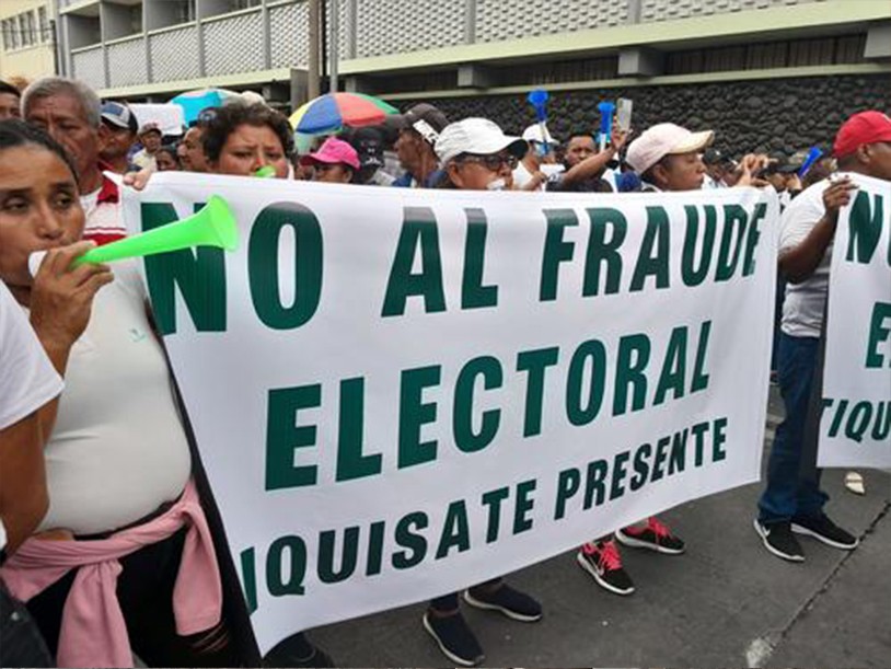  Seguidores de Carlos Pineda exigen su candidatura