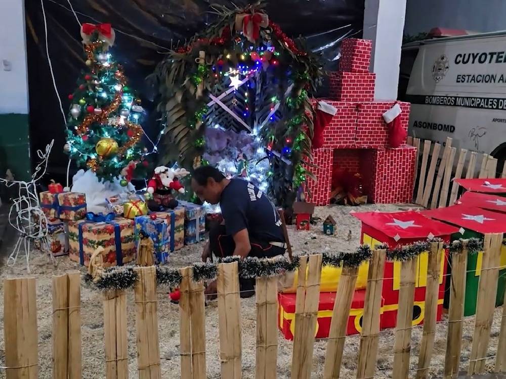 SUCHITEPÉQUEZ | Bomberos de Cuyotenango mantienen el espíritu navideño con la elaboración de un nacimiento