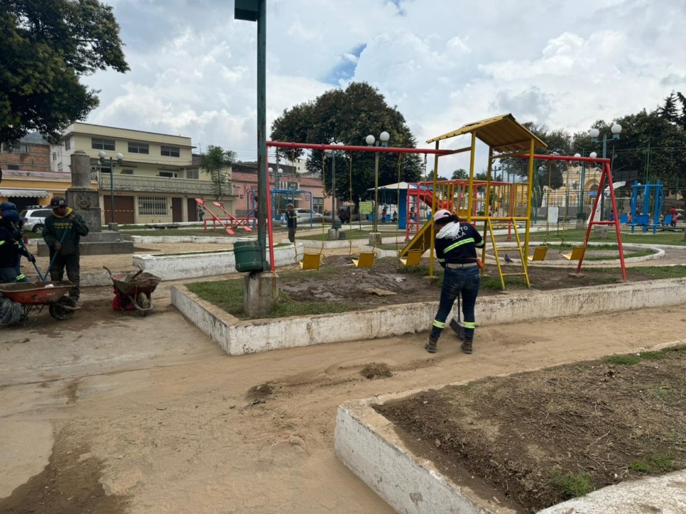 Tercer día de labores de limpieza en áreas afectadas por lluvias 