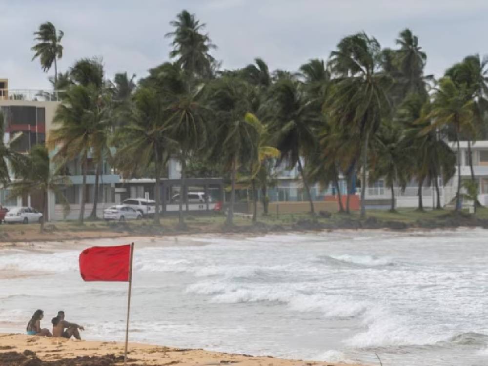 Tormenta tropical Ernesto se fortalece tras pasar por Puerto Rico; prevén que se convierta en huracán