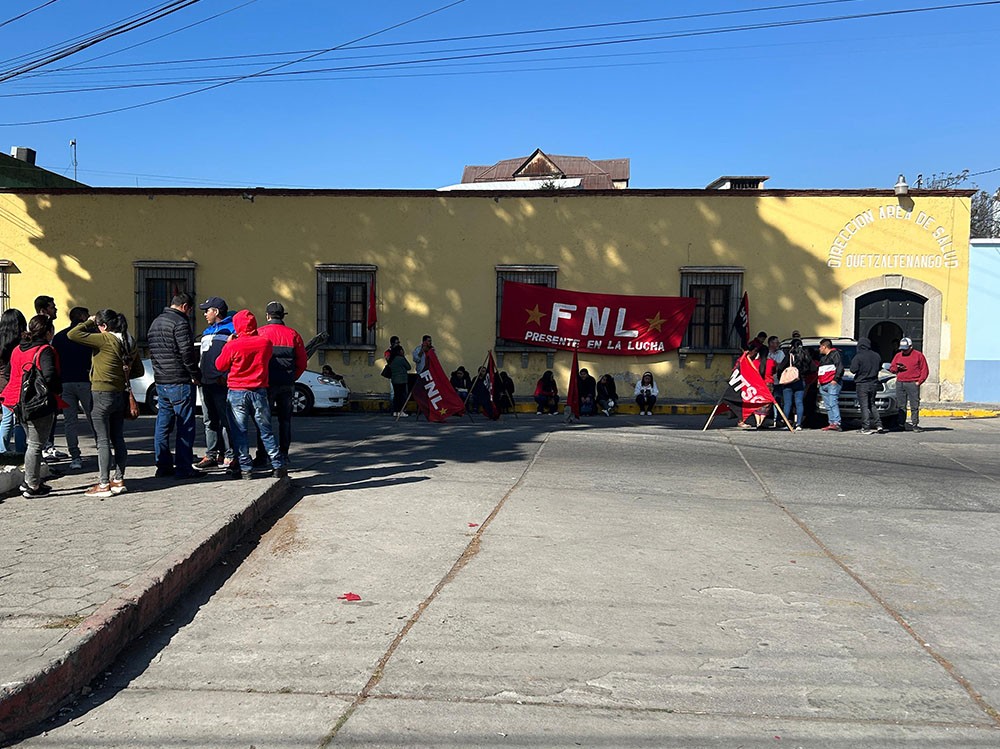 Trabajadores de salud piden aumento salarial y estabilidad laboral durante transición de gobierno 