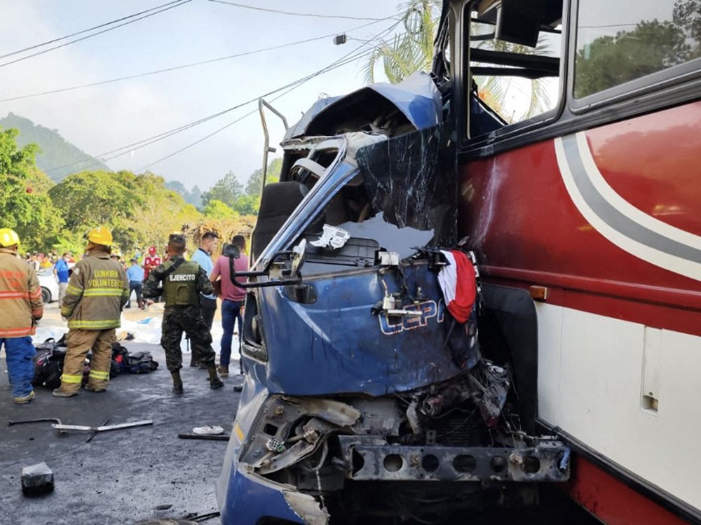 VIDEO: Tragedia en Honduras, 17 muertos tras colisión de dos autobuses en frontera con Guatemala