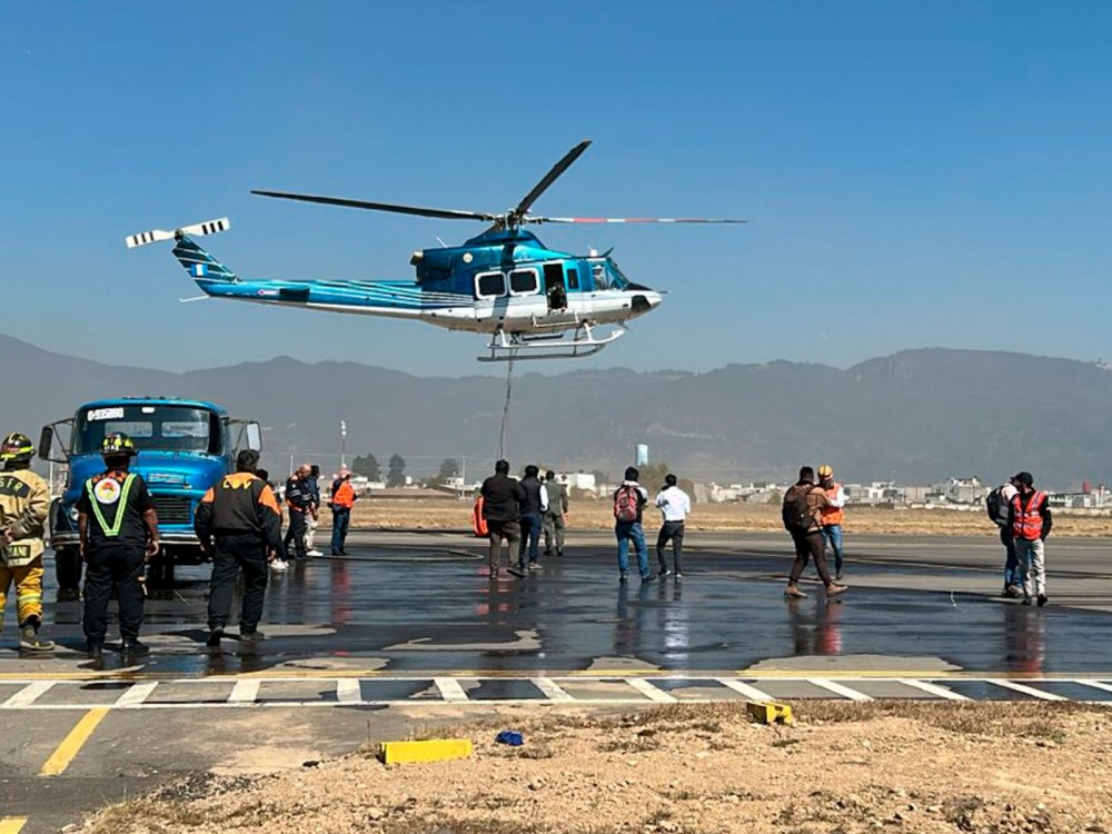 Tres helicópteros combaten incendios en Quetzaltenango  