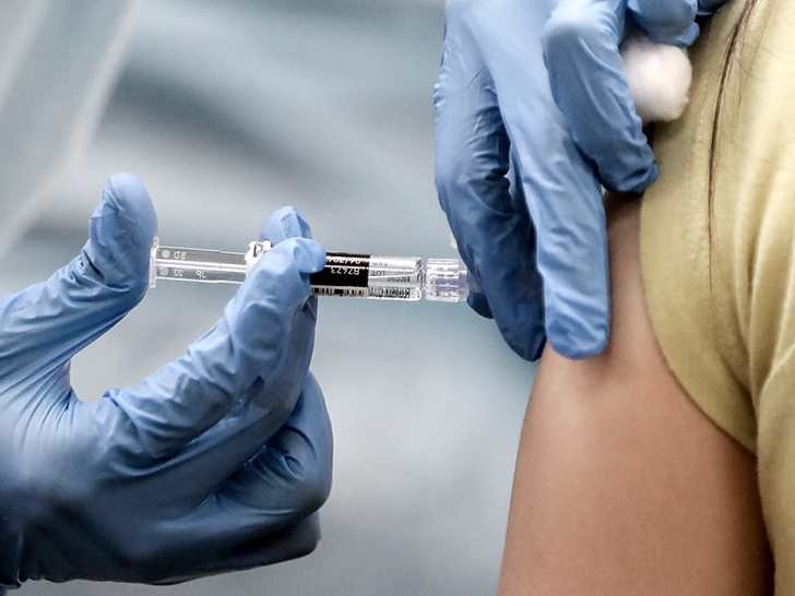 Tres puestos de inmunización pero solo con vacuna Pfizer 