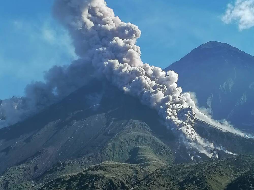 Un equipo italiano estudiará el vulcanismo explosivo en volcanes de Fuego y Santiaguito