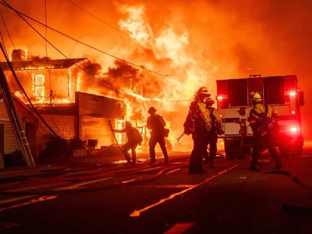 Un nuevo incendio se desata en Hollywood Hills, que se suma al “infierno” que se vive en Los Ángeles