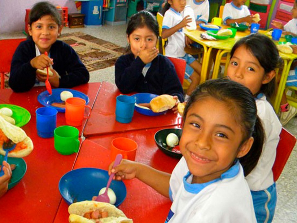 Validan 215 menús de alimentación escolar para el 2023