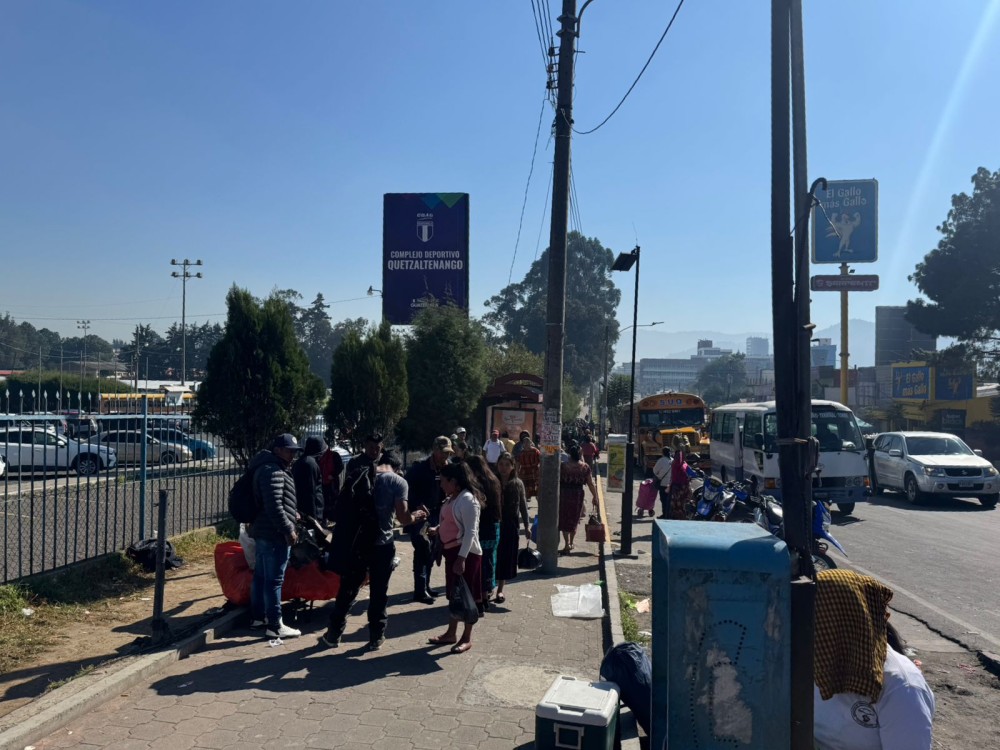 Vendedores informales instalados frente al Complejo Deportivo deberán retirarse