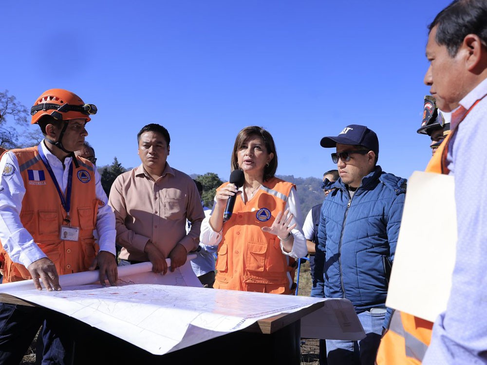 Vicepresidenta visita Quetzaltenango ante grave situación por incendios forestales 