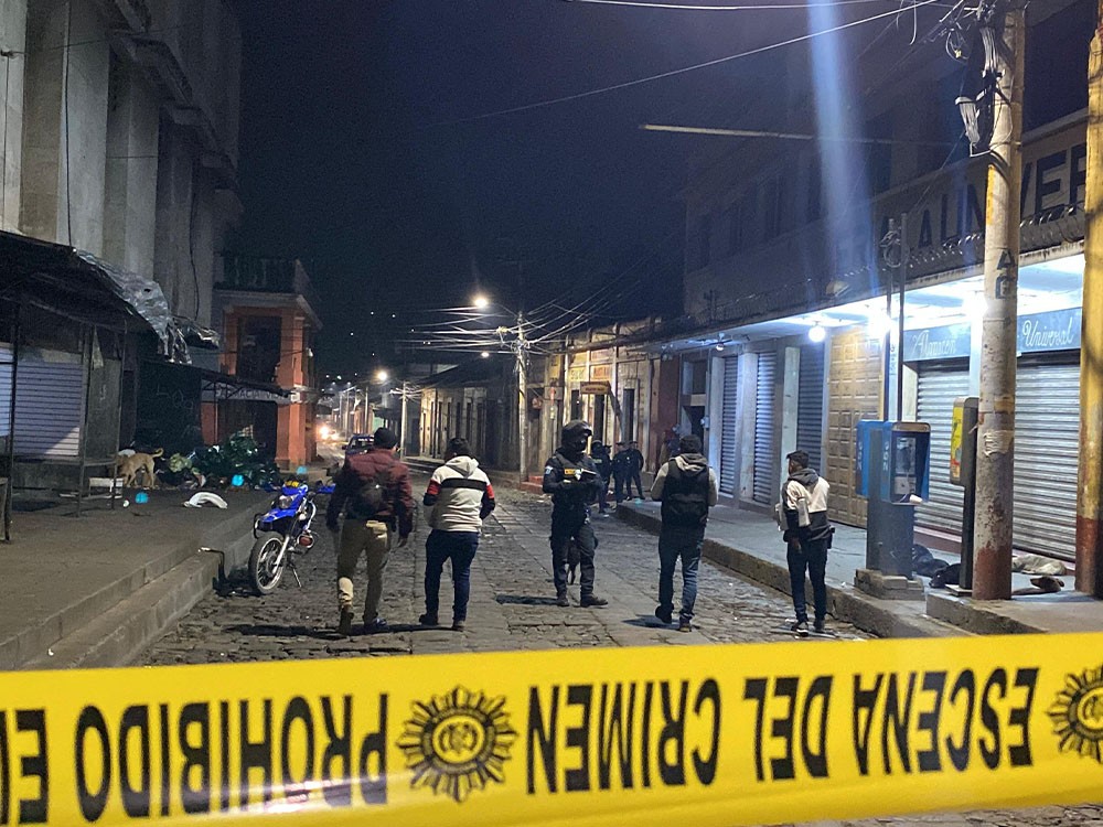 Víctima de hecho armado habría sido asesinada en otro lugar y abandonada en basurero del Centro Comercial de Xela