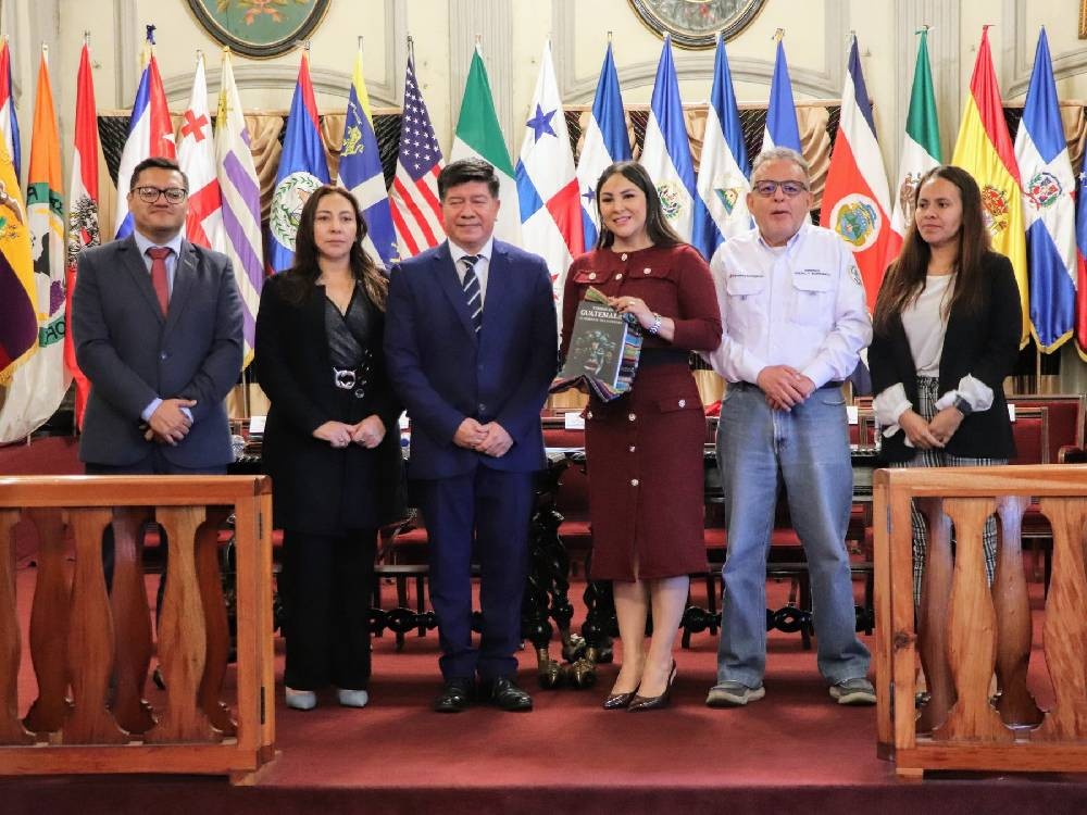 VIDEO | Presentan libro sobre el turismo guatemalteco