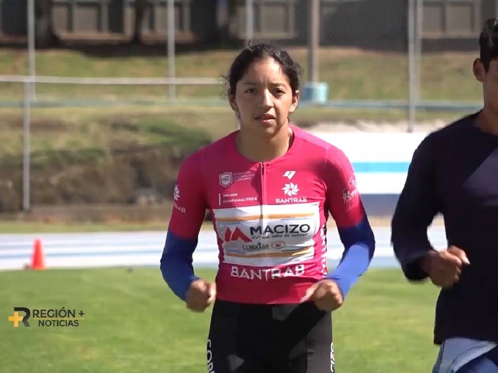 VIDEO | Triatleta quetzalteca retorna a Xela tras completar campamento de alto rendimiento en México 