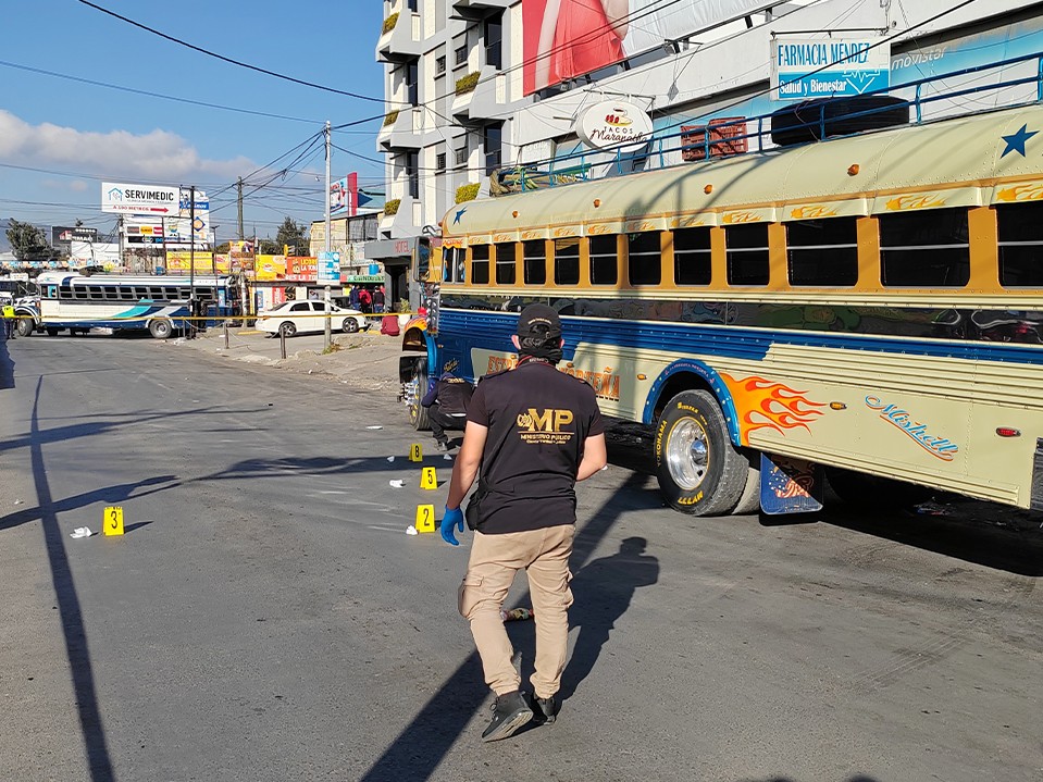 VIDEO: Asesinato de piloto de bus queda grabado en cámaras de seguridad 