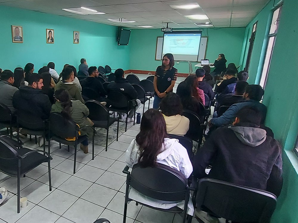 VIDEO: Capacitan a estudiantes de medicina para mejorar atención a pacientes