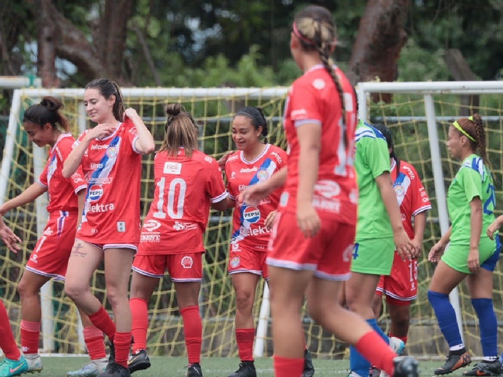 Xelajú Femenino golea y sigue líder del grupo A de la Liga Nacional