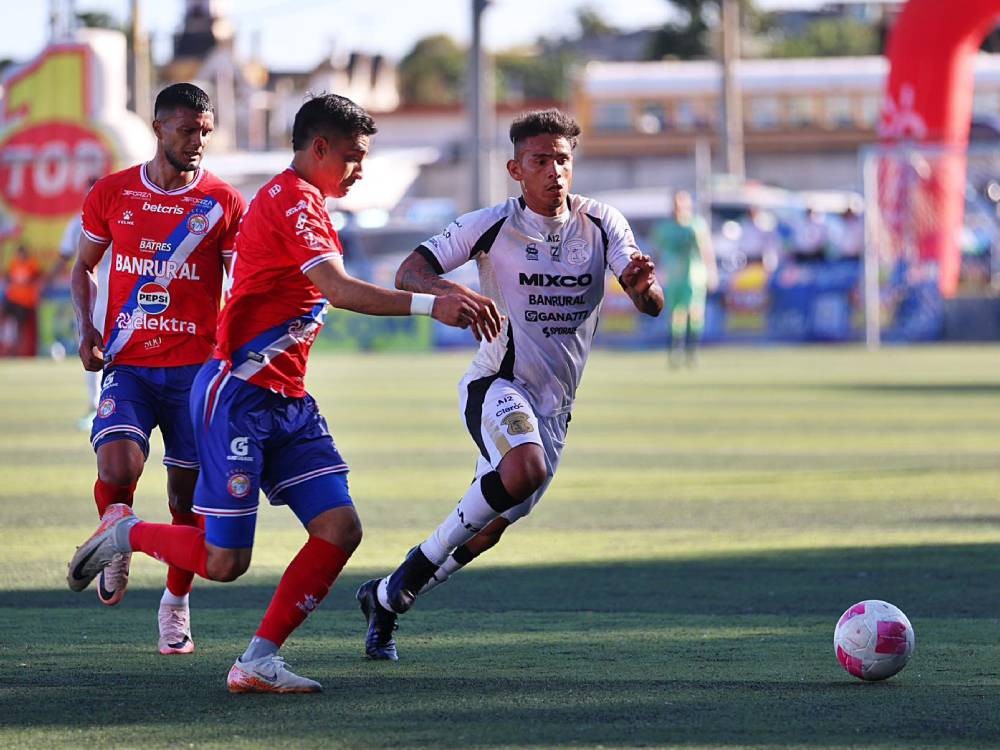 Xelajú saca un empate en Mixco y definirá su pase a semifinales en el estadio Mario Camposeco